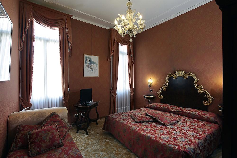 Hotel Ateneo Venise